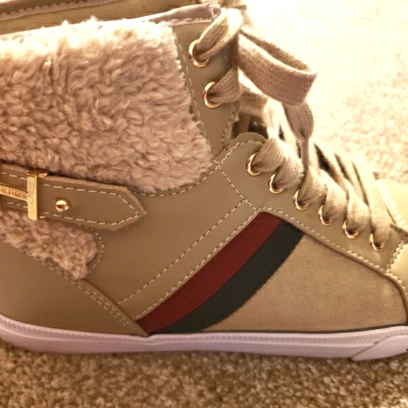 Tommy Hilfiger Shoes - Tommy Hilfiger ladies hi-tops